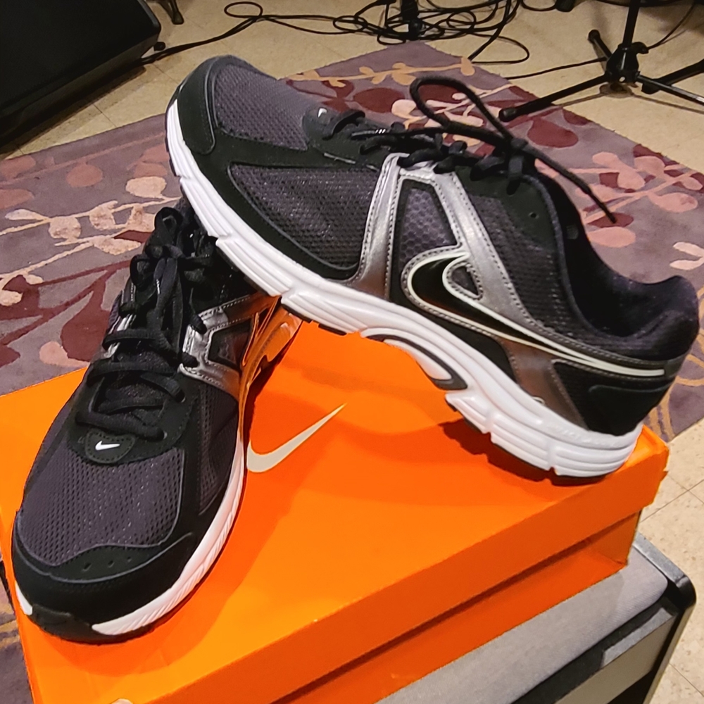 Nike Dart 9 Black and Gray Sneakers
